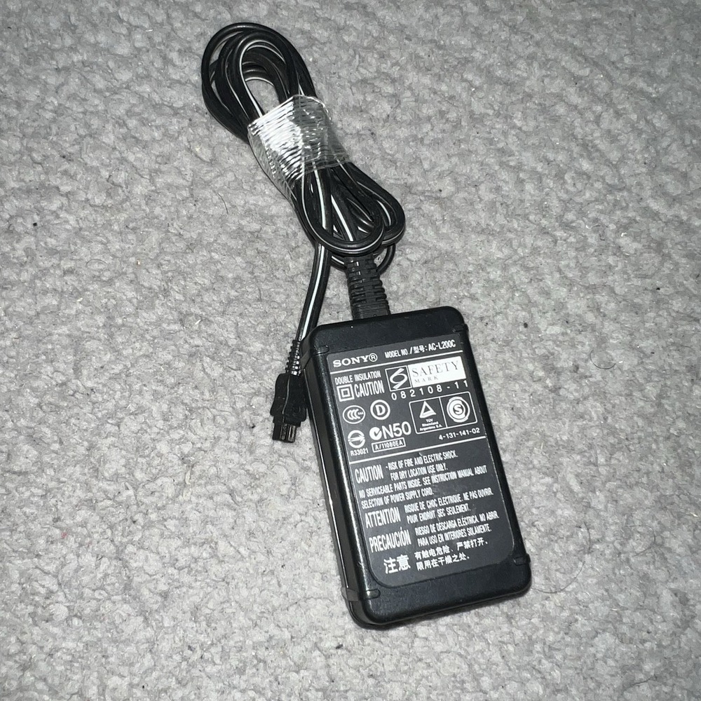 Genuine Sony HandyCam AC-L200C AC-L200D AC-L25B 8.4V Power Supply Charger OEM
